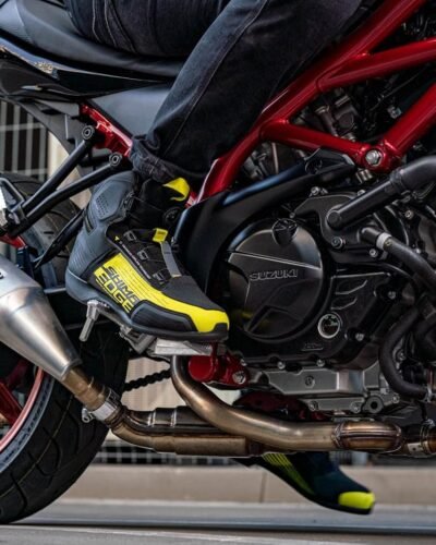 Vista lateral de las botas de moto Shima Edge